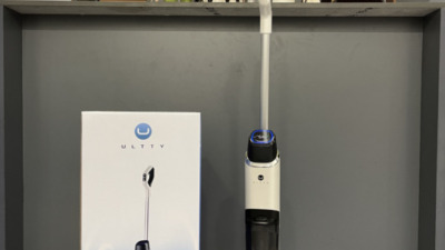 máy hút bụi và lau nhà